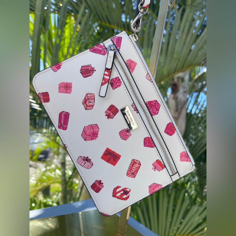 Kate Spade Lg Wristlet Pink Presents on White Saffiano Leather Excellent Cond - Picture 9 of 15
